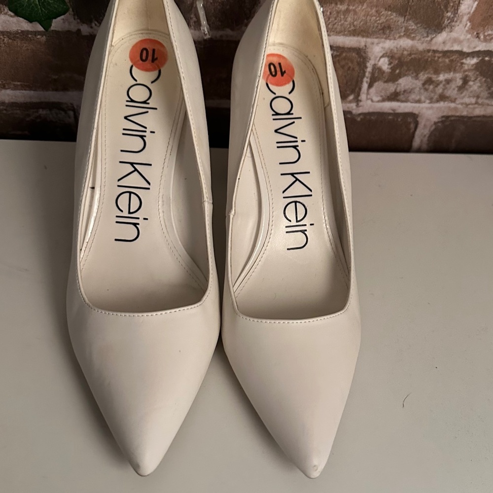 CALVIN KLEIN White Leather Textured Snakeskin Block Heel Women’s Size 10 Pumps